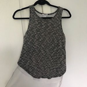 Flowy black & white hi-low tank